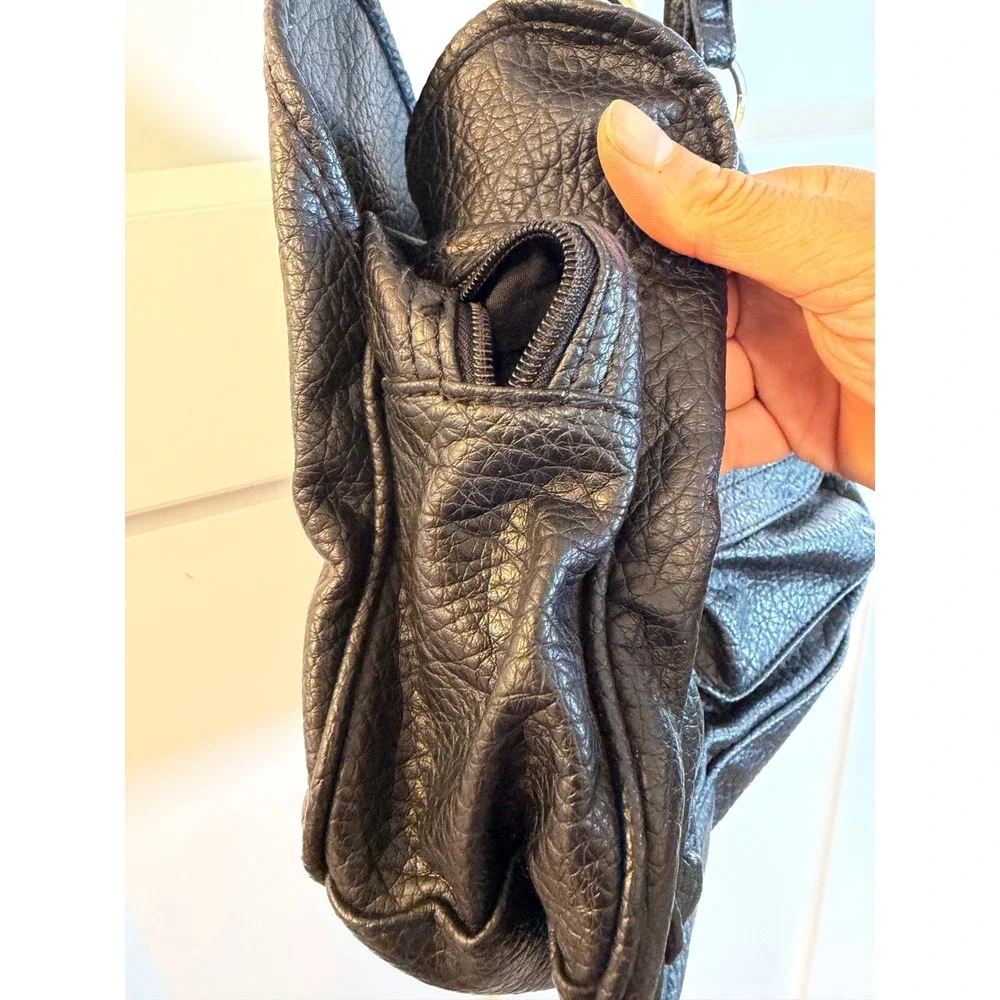Jaclyn Smith Black Pebbled Faux Leather Shoulder‎ Bag Multi Pocket Handbag